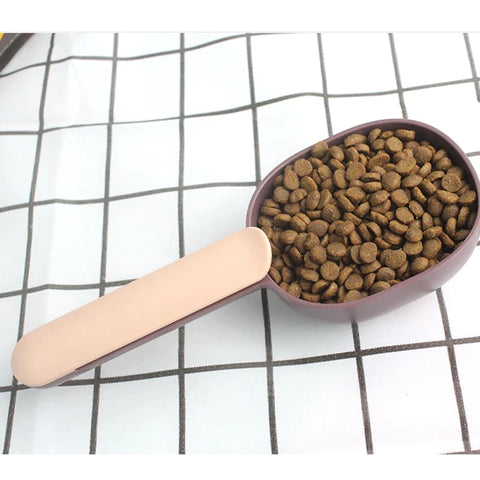 Scoopi 2-in-1 | Cat's Food Scoop with a Sealing Bag Clip