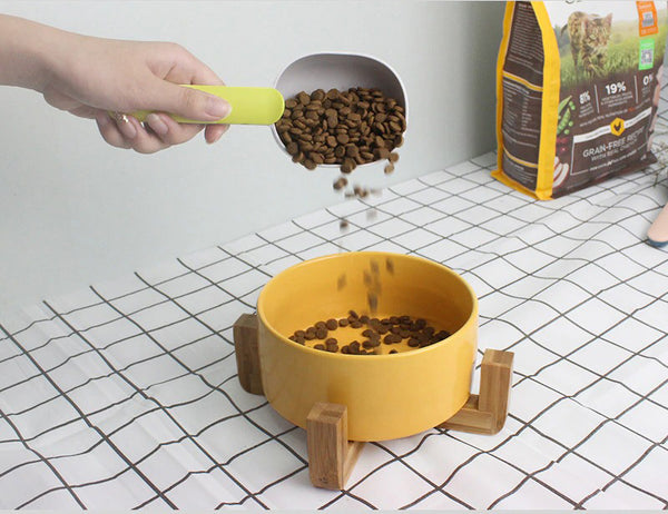 Scoopi 2-in-1 | Cat's Food Scoop with a Sealing Bag Clip